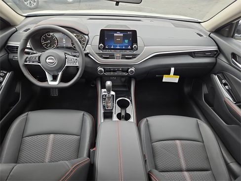 New 2025 Nissan Altima 2.5 SR image 12