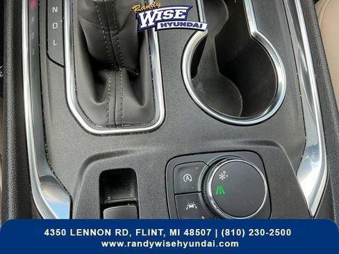 Used 2023 Chevrolet Traverse LT FWD image 28
