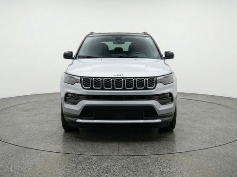 Used 2025 Jeep Compass Limited AWD/4WD image 2
