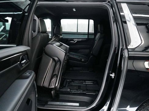 Used 2025 GMC Yukon XL Elevation w/ LPO, Elevation Black Package AWD/4WD image 31