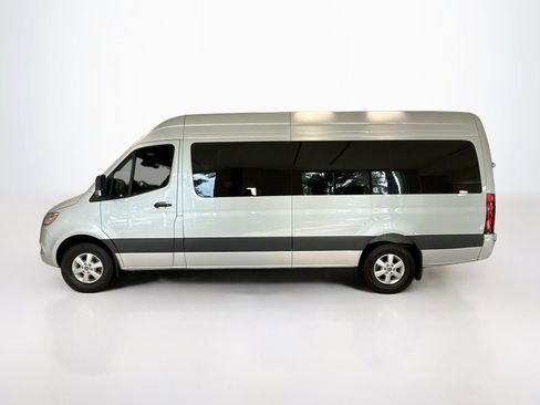 Used 2024 Mercedes-Benz Sprinter 2500 image 2