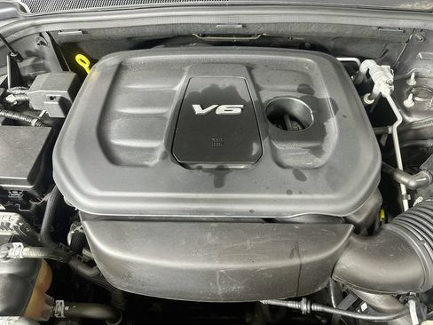 Used 2019 Jeep Grand Cherokee Laredo RWD image 9