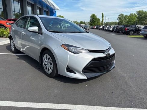 Used 2017 Toyota Corolla LE w/ Carpet Mat Package (TMS) FWD image 4