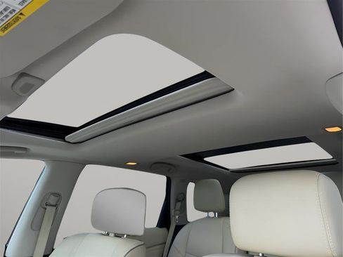 Used 2017 INFINITI QX60 Luxe w/ Deluxe Technology Package image 22