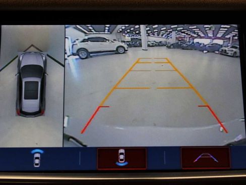 Used 2018 Cadillac XT5 Platinum image 34