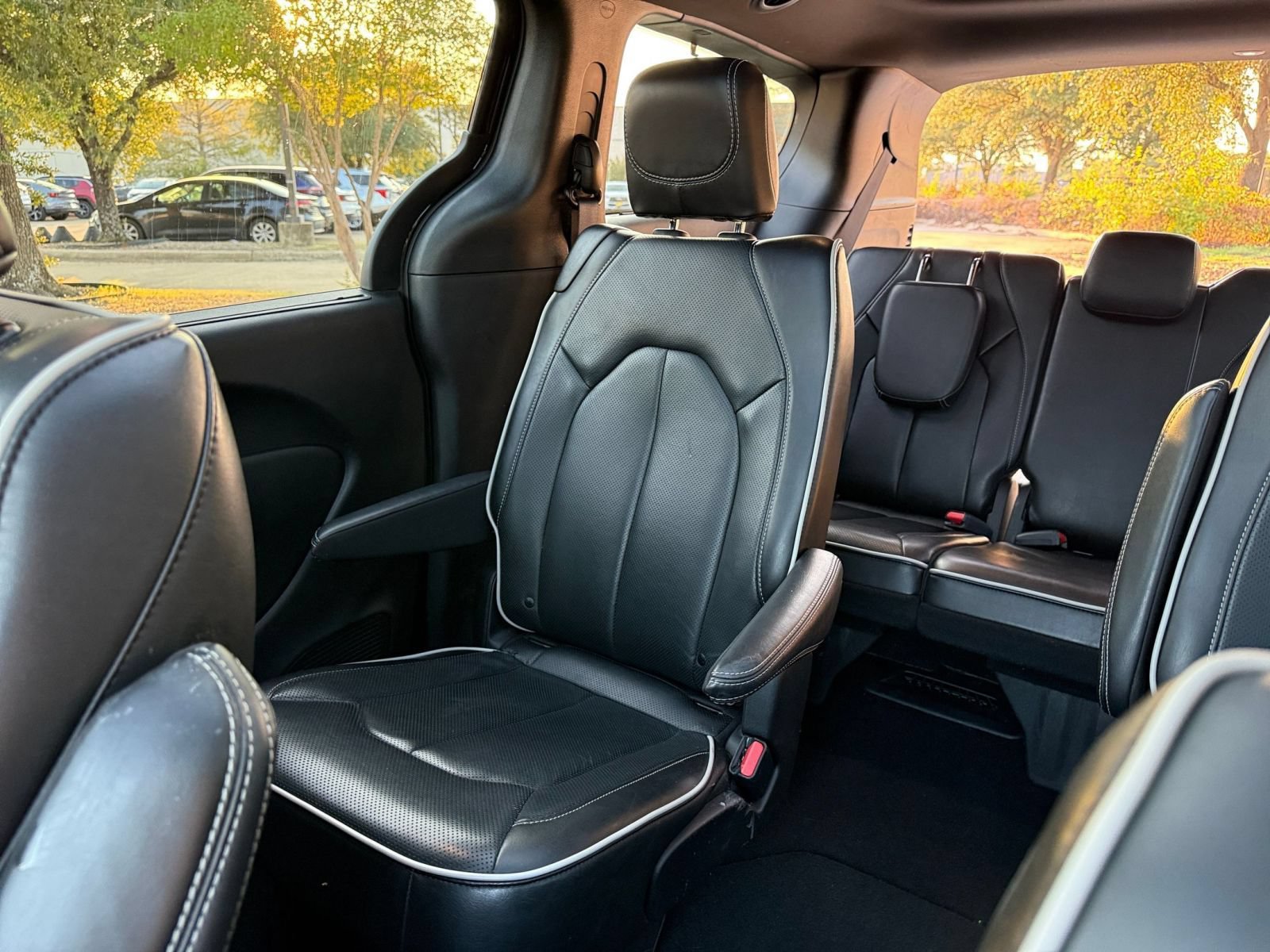Used 2025 Chrysler Pacifica Limited FWD image 42