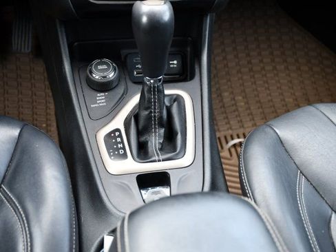 Used 2015 Jeep Cherokee Limited AWD/4WD image 31