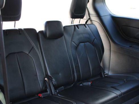 Used 2025 Chrysler Pacifica Select FWD image 28