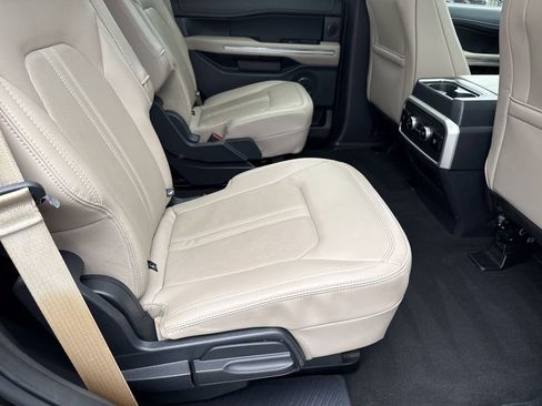 Used 2024 Ford Expedition Limited image 15