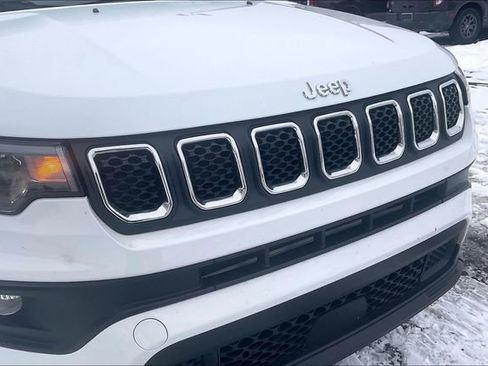 Used 2024 Jeep Compass Latitude image 29