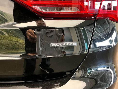 Used 2023 Audi Q3 2.0T Premium w/ Convenience Package image 12