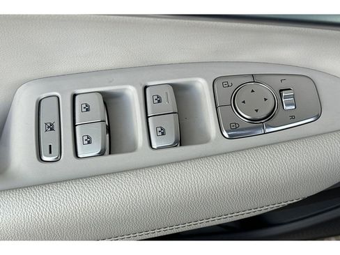 Used 2024 Genesis G70 2.5T image 12