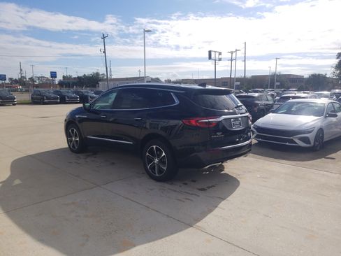 Used 2021 Buick Enclave Essence w/ Sport Touring Edition image 5