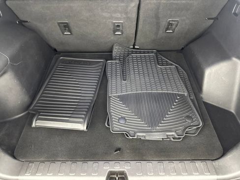 Used 2018 Chevrolet Equinox LT FWD image 28