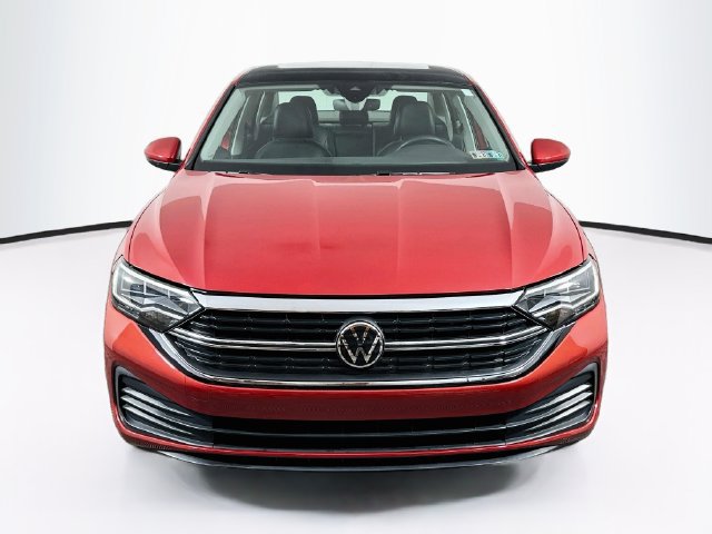 Certified 2023 Volkswagen Jetta SE w/ Panoramic Sunroof Package FWD image 2