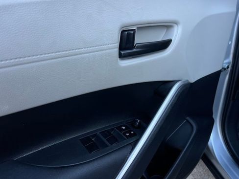 Used 2024 Toyota Corolla Cross L image 11