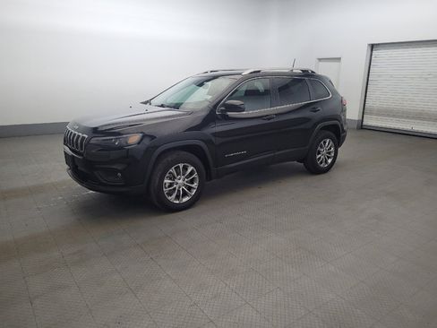 Used 2021 Jeep Cherokee Latitude Plus AWD/4WD image 2