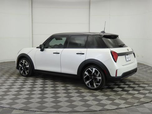 Used 2026 MINI Cooper 4-Door Hardtop image 7
