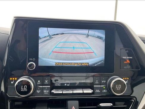 Used 2023 Toyota Highlander XLE image 26