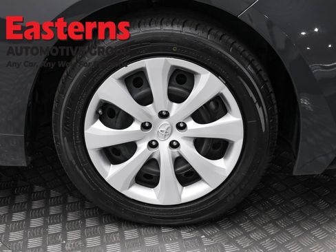 Used 2023 Toyota Corolla LE w/ Carpet Mat Package (TMS) FWD image 31