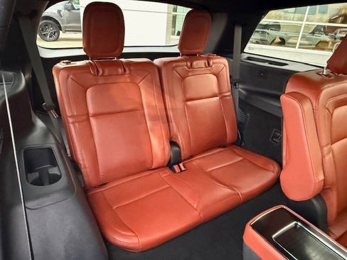 Used 2025 Lincoln Aviator Reserve w/ Equipment Group 201A image 9
