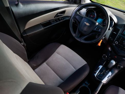 Used 2015 Chevrolet Cruze LS image 20