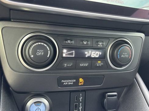 Used 2022 Nissan Leaf S image 30