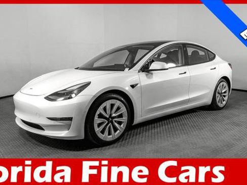Used 2021 Tesla Model 3 Standard Range Plus image 1