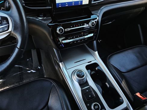 Used 2023 Ford Explorer Limited image 28