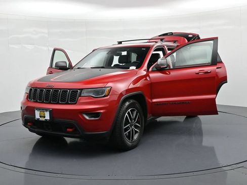 Used 2021 Jeep Grand Cherokee Trailhawk w/ Premium Lighting Group AWD/4WD image 25