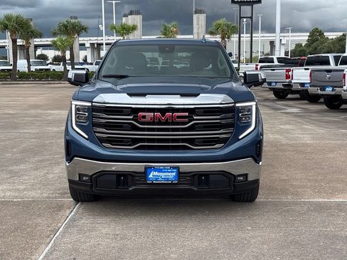 Used 2024 GMC Sierra 1500 SLT RWD image 2