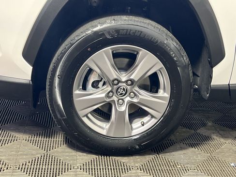Used 2025 Toyota RAV4 XLE AWD/4WD image 12