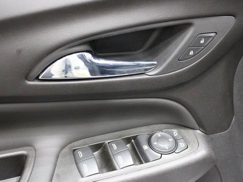 Used 2021 Chevrolet Equinox Premier image 23