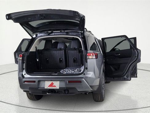 New 2026 Nissan Pathfinder Platinum image 8