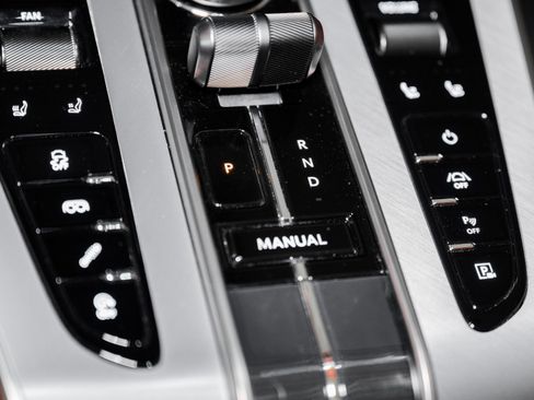 Used 2025 Aston Martin Vanquish image 33