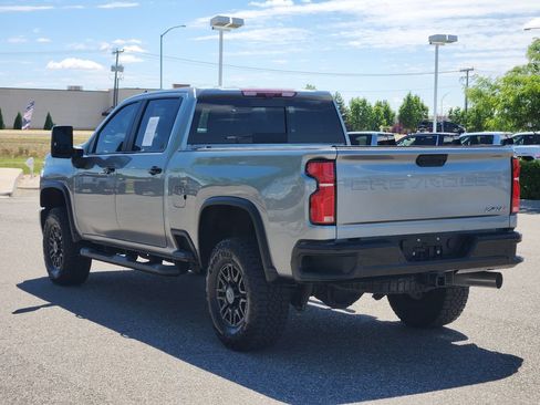Used 2025 Chevrolet Silverado 2500 ZR2 w/ Technology Package AWD/4WD image 11
