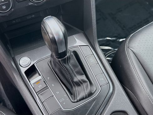 Certified 2021 Volkswagen Tiguan SE R-Line FWD image 15