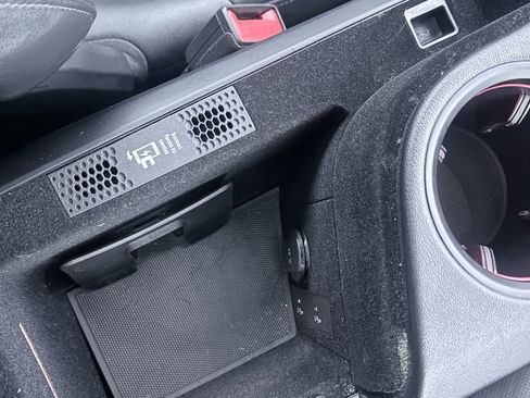 Used 2023 Porsche Taycan image 36