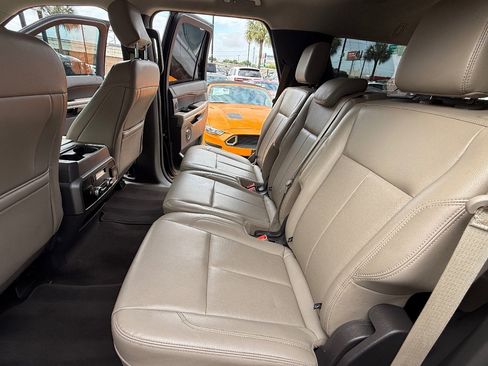Used 2019 Ford Expedition XLT w/ Equipment Group 202A RWD image 20