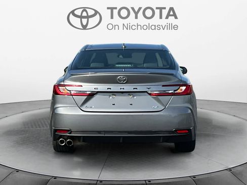 Used 2025 Toyota Camry SE image 5
