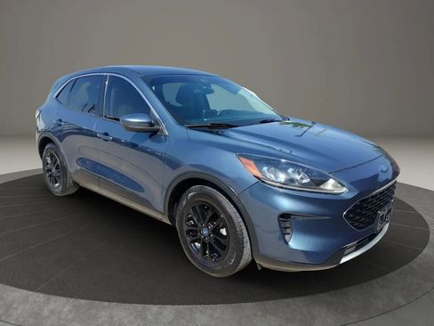 Used 2020 Ford Escape SE image 12