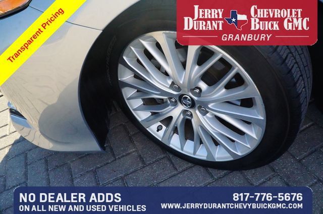 Used 2018 Toyota Camry XLE FWD image 9