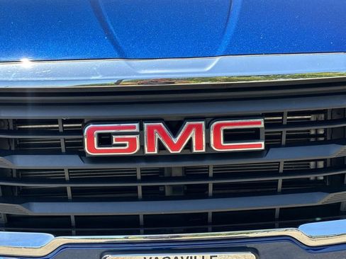 Used 2022 GMC Terrain SLE w/ LPO, Floor Liner Package image 7