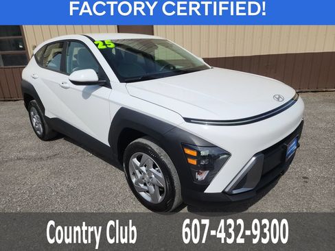 Used 2025 Hyundai Kona SE AWD/4WD image 2
