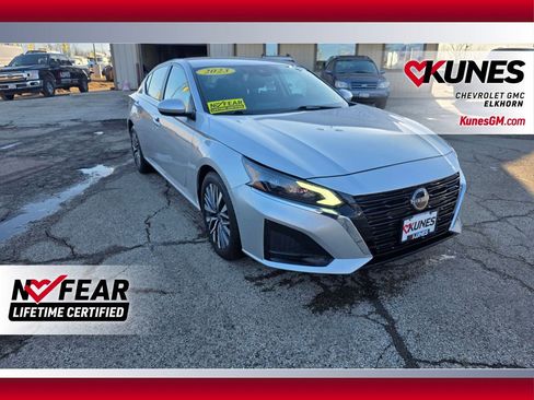 Used 2023 Nissan Altima 2.5 SV image 1