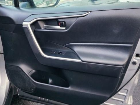 Used 2019 Toyota RAV4 XLE w/ Convenience Package image 31