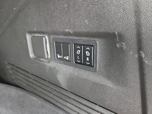 Used 2021 GMC Yukon XL Denali w/ Denali Premium Package image 29