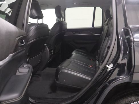 Used 2023 Jeep Grand Cherokee Limited w/ Black Appearance Package image 13