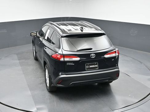 Used 2025 Toyota Corolla Cross LE image 34