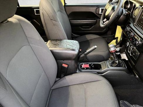 Used 2023 Jeep Gladiator Sport image 18